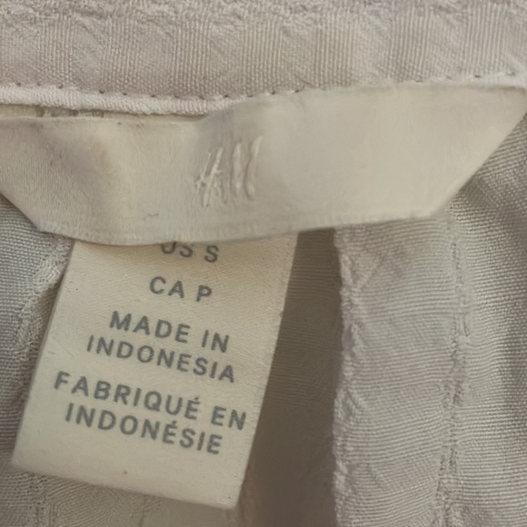 H&M White 3/4 Puffer Sleeve Button Down Blouse Size: Small - Picture 3 of 5